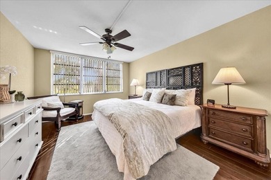 Spacious and updated 3BR/2.5BA *F* model with tile & laminate on  in Florida - for sale on GolfHomes.com, golf home, golf lot