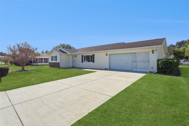 One or more photo(s) has been virtually staged. This inviting on The Links of Spruce Creek in Florida - for sale on GolfHomes.com, golf home, golf lot