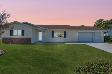 One or more photo(s) has been virtually staged. This inviting on The Links of Spruce Creek in Florida - for sale on GolfHomes.com, golf home, golf lot