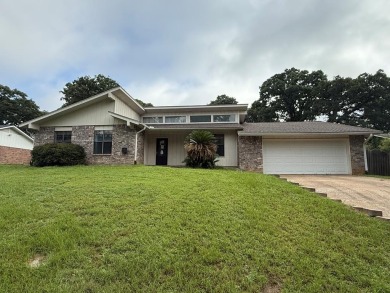 Fixer-Upper Opportunity in Golf Course Community - 4 Bed, 2.5 on Woodland Hills Golf Club in Texas - for sale on GolfHomes.com, golf home, golf lot