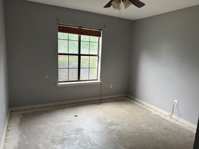Fixer-Upper Opportunity in Golf Course Community - 4 Bed, 2.5 on Woodland Hills Golf Club in Texas - for sale on GolfHomes.com, golf home, golf lot