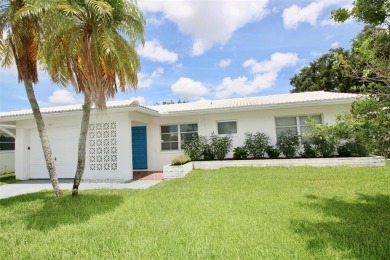 **MAINLANDS OF TAMARAC BY THE GULF SHOWPLACE** Beautifully on Mainlands Golf Club in Florida - for sale on GolfHomes.com, golf home, golf lot