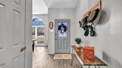 Charming and well-maintained 3 bed, 2 bath home located in the on Pecan Plantation Country Club in Texas - for sale on GolfHomes.com, golf home, golf lot