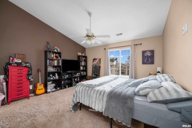 Open floor plan in this 2 (spacious) bedroom condo near Palmer on Palmer Hills Golf Course in Iowa - for sale on GolfHomes.com, golf home, golf lot