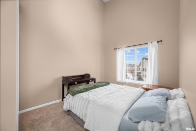 Open floor plan in this 2 (spacious) bedroom condo near Palmer on Palmer Hills Golf Course in Iowa - for sale on GolfHomes.com, golf home, golf lot