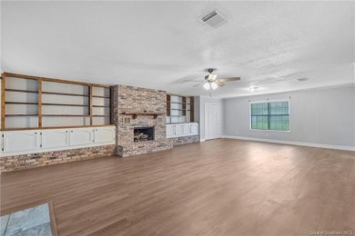 FRESH NEW LOOK! BRAND NEW VINYL PLANK FLOORING THROUGHOUT AND A on Frasch Park Golf Course in Louisiana - for sale on GolfHomes.com, golf home, golf lot