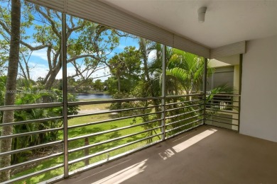 Beautifully maintained 3 bed 2 bath corner unit condo in on Oaks Country Club in Florida - for sale on GolfHomes.com, golf home, golf lot