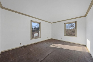 Investor Special! Spacious home located just minutes from the on Franklin Country Club in Kentucky - for sale on GolfHomes.com, golf home, golf lot