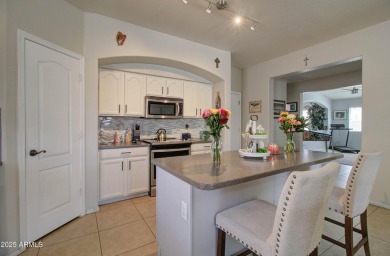Wow this is a gorgeous and well maintained 3 bedroom, 2 bath on The Golf Club At Johnson Ranch in Arizona - for sale on GolfHomes.com, golf home, golf lot