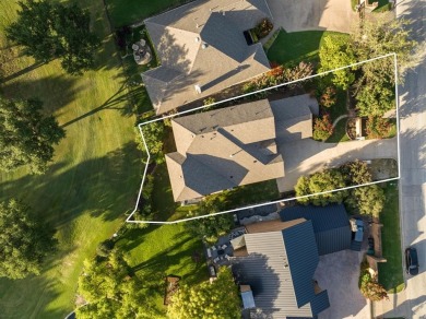 Nestled on the 8th fairway of Ridglea Golf Course, this on Ridglea Country Club in Texas - for sale on GolfHomes.com, golf home, golf lot