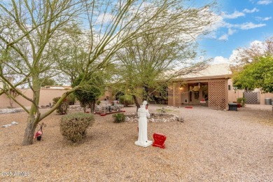 This spacious Sun Lakes move-in ready homeand has a wonderful on Cottonwood Country Club in Arizona - for sale on GolfHomes.com, golf home, golf lot
