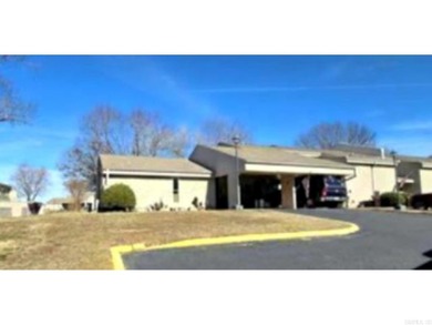 Rare ground-level 2 bed, 2 bath condo with carport and extra on Indian Hills Country Club in Arkansas - for sale on GolfHomes.com, golf home, golf lot