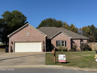 Wonderful 4BR 3BA, 2 car garage, fenced back yard with pergola on Dyersburg Country Club At The Farms in Tennessee - for sale on GolfHomes.com, golf home, golf lot