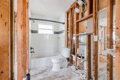 Exceptional Redevelopment Opportunity on Bayshore Blvd NE!! on The Renaisssance Vinoy Golf Club in Florida - for sale on GolfHomes.com, golf home, golf lot