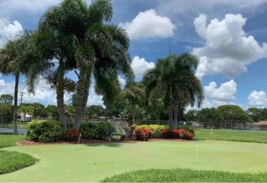 NO FLOODING FROM HURRICANE!! HOME IS IN GREAT CONDITION!! MOVE on Riverbend Golf and Country Club in Florida - for sale on GolfHomes.com, golf home, golf lot