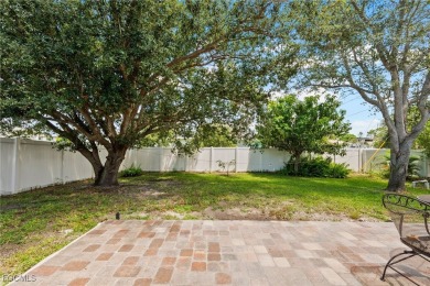 Lovely home in Southwest Cape Coral. Oversized, corner lot with on Royal Tee Country Club in Florida - for sale on GolfHomes.com, golf home, golf lot