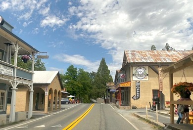 This home in the pines called 'Lil Oak Hill' is beautifully on Pine Mountain Lake Country Club in California - for sale on GolfHomes.com, golf home, golf lot