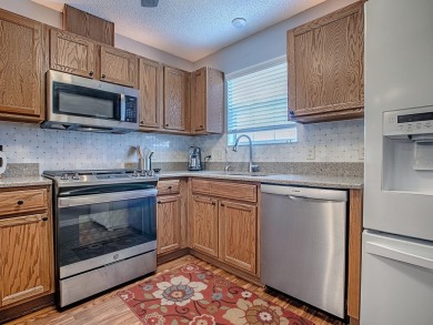 BOND PAID!  ROOM FOR A POOL!  This Meticulously Maintained 3/2 on The Links of Spruce Creek in Florida - for sale on GolfHomes.com, golf home, golf lot