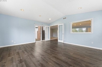 Rare opportunity to own a single-level home on the 18th hole of on  in Oregon - for sale on GolfHomes.com, golf home, golf lot