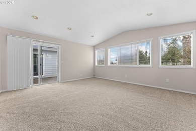 Rare opportunity to own a single-level home on the 18th hole of on  in Oregon - for sale on GolfHomes.com, golf home, golf lot