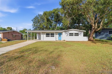 Welcome to this beautifully renovated 3-bedroom, 2-bath home on Brentwood Farms Golf Club in Florida - for sale on GolfHomes.com, golf home, golf lot