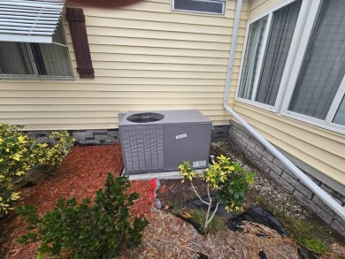 Charming & Renovated 2-Bedroom, 2-Bath Double-Wide in Vibrant on Vista Plantation Golf Club in Florida - for sale on GolfHomes.com, golf home, golf lot
