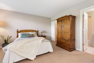 RARE & AMAZING RANCH TOWNHOME OVERLOOKING SPECTACULAR VIEWS OF on Glendale Lakes Golf Club in Illinois - for sale on GolfHomes.com, golf home, golf lot