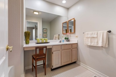 RARE & AMAZING RANCH TOWNHOME OVERLOOKING SPECTACULAR VIEWS OF on Glendale Lakes Golf Club in Illinois - for sale on GolfHomes.com, golf home, golf lot