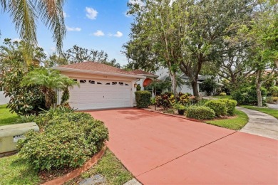 Welcome to your private oasis in the heart of Tarpon Springs! on Tarpon Springs Golf Course in Florida - for sale on GolfHomes.com, golf home, golf lot