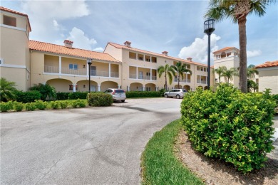 This delightful ground floor condo is the perfect getaway to on Grand Harbor Golf and Country Club in Florida - for sale on GolfHomes.com, golf home, golf lot