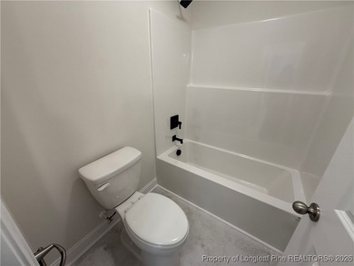 MOVE-IN PACKET!! FRENCH DOOR REFRIG, BLINDS, SOD FRONT AND BACK on Kings Grant Golf and Country Club in North Carolina - for sale on GolfHomes.com, golf home, golf lot