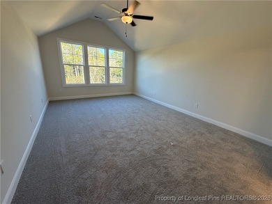 MOVE-IN PACKET!! FRENCH DOOR REFRIG, BLINDS, SOD FRONT AND BACK on Kings Grant Golf and Country Club in North Carolina - for sale on GolfHomes.com, golf home, golf lot