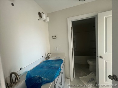 MOVE-IN PACKET!! FRENCH DOOR REFRIG, BLINDS, SOD FRONT AND BACK on Kings Grant Golf and Country Club in North Carolina - for sale on GolfHomes.com, golf home, golf lot