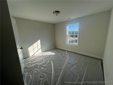 MOVE-IN PACKET!! FRENCH DOOR REFRIG, BLINDS, SOD FRONT AND BACK on Kings Grant Golf and Country Club in North Carolina - for sale on GolfHomes.com, golf home, golf lot