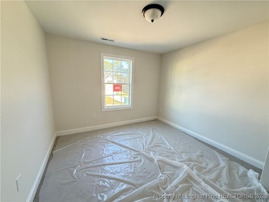 MOVE-IN PACKET!! FRENCH DOOR REFRIG, BLINDS, SOD FRONT AND BACK on Kings Grant Golf and Country Club in North Carolina - for sale on GolfHomes.com, golf home, golf lot