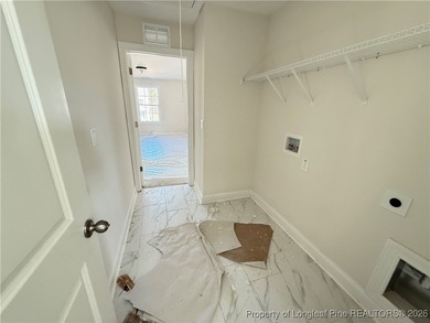 MOVE-IN PACKET!! FRENCH DOOR REFRIG, BLINDS, SOD FRONT AND BACK on Kings Grant Golf and Country Club in North Carolina - for sale on GolfHomes.com, golf home, golf lot