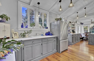 Perhaps the 2nd oldest home in Summerville, the historic on Miler Country Club in South Carolina - for sale on GolfHomes.com, golf home, golf lot