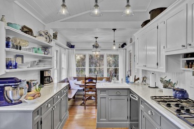 Perhaps the 2nd oldest home in Summerville, the historic on Miler Country Club in South Carolina - for sale on GolfHomes.com, golf home, golf lot