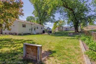 Fantastic Move-In-Ready Ranch Style Bungalow Home.  Many on Twin Beach Country Club in Michigan - for sale on GolfHomes.com, golf home, golf lot