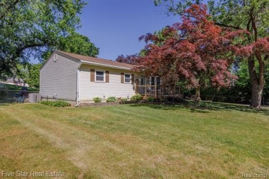 Fantastic Move-In-Ready Ranch Style Bungalow Home.  Many on Twin Beach Country Club in Michigan - for sale on GolfHomes.com, golf home, golf lot