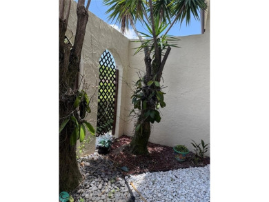 Welcome to this light and bright 2 bedroom, 2.5 bath condo in on Boca Lago Golf and Country Club in Florida - for sale on GolfHomes.com, golf home, golf lot