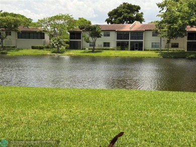 Welcome to this light and bright 2 bedroom, 2.5 bath condo in on Boca Lago Golf and Country Club in Florida - for sale on GolfHomes.com, golf home, golf lot