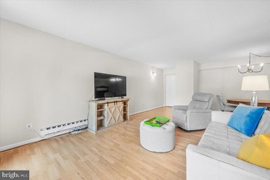 Welcome home to this bright and spacious 3-bedroom, 2-bath patio on Leisure World Golf Club in Maryland - for sale on GolfHomes.com, golf home, golf lot