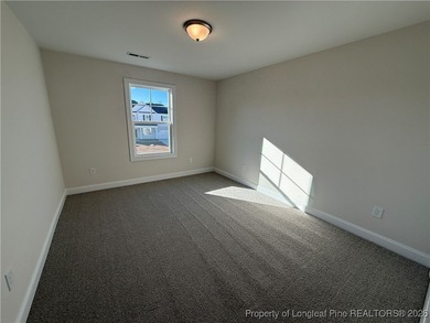MOVE-IN PACKET!! FRENCH DOOR REFRIG, BLINDS, SOD FRONT AND BACK on Kings Grant Golf and Country Club in North Carolina - for sale on GolfHomes.com, golf home, golf lot
