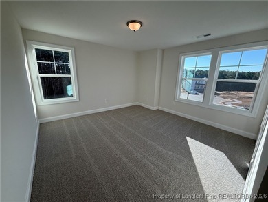 MOVE-IN PACKET!! FRENCH DOOR REFRIG, BLINDS, SOD FRONT AND BACK on Kings Grant Golf and Country Club in North Carolina - for sale on GolfHomes.com, golf home, golf lot
