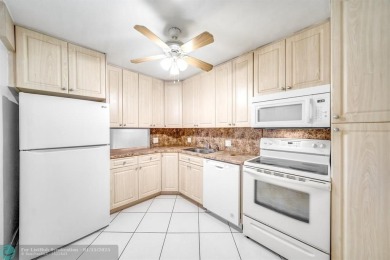 Large 1st-floor corner unit, 3-bedroom, 2-bath in Palm Aire! It on Palm-Aire Country Club and Resort - The Oaks in Florida - for sale on GolfHomes.com, golf home, golf lot