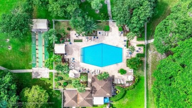 Large 1st-floor corner unit, 3-bedroom, 2-bath in Palm Aire! It on Palm-Aire Country Club and Resort - The Oaks in Florida - for sale on GolfHomes.com, golf home, golf lot