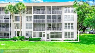 Large 1st-floor corner unit, 3-bedroom, 2-bath in Palm Aire! It on Palm-Aire Country Club and Resort - The Oaks in Florida - for sale on GolfHomes.com, golf home, golf lot