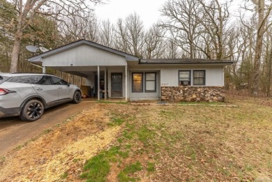 Discover the charm of this 2-bedroom, 1-bath home in the on Cherokee Village North Course in Arkansas - for sale on GolfHomes.com, golf home, golf lot