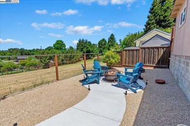 Gorgeous custom built home in the Proctor School area with large on Willow Park Golf Course in California - for sale on GolfHomes.com, golf home, golf lot